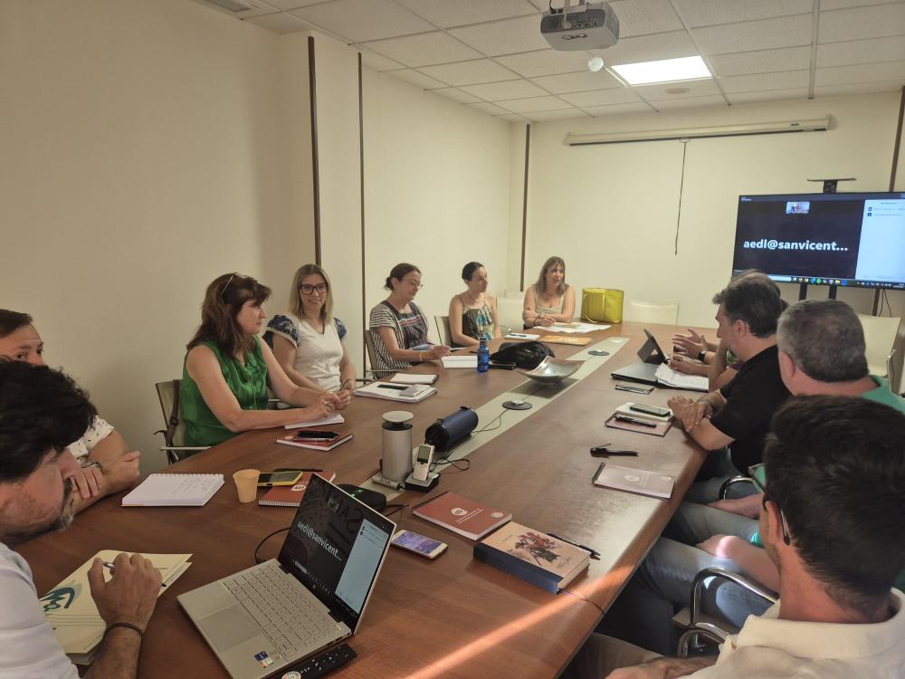 Imagen LA MANCOMUNIDAD RECIBIRÁ 89.293 € PARA LA PUESTA EN MARCHA DEL NUEVO PROGRAMA DE COOPERACIÓN ECONÓMICA MUNICIPAL DE ORIENTACIÓN Y PROSPECCIÓN PARA EL DESARROLLO LOCAL (PCEMO)